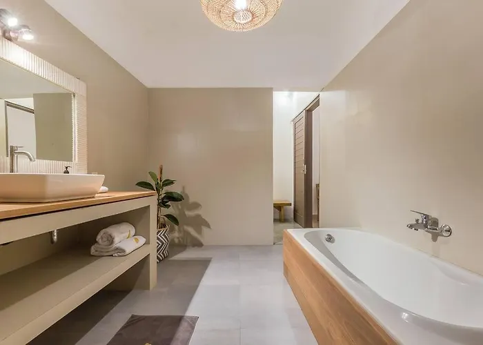 Villa Pulesari 3 Bedrooms Seminyak
