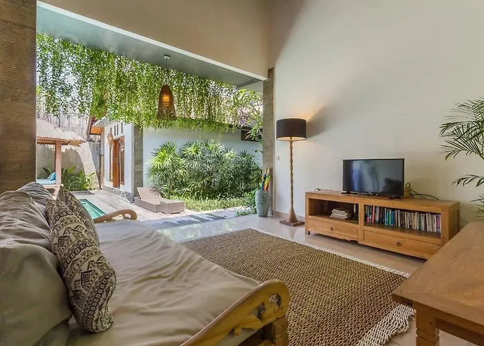 Pulesari 3 Bedrooms Villa Seminyak